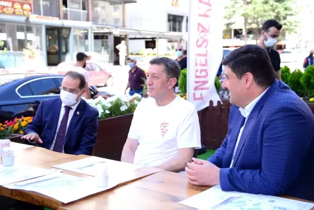 Bakan Selçuk'tan Kahramankazan Engelsiz Kafe'ye ziyaret Bakan Selçuk'tan Kahramankazan Engelsiz Kafe'ye ziyaret