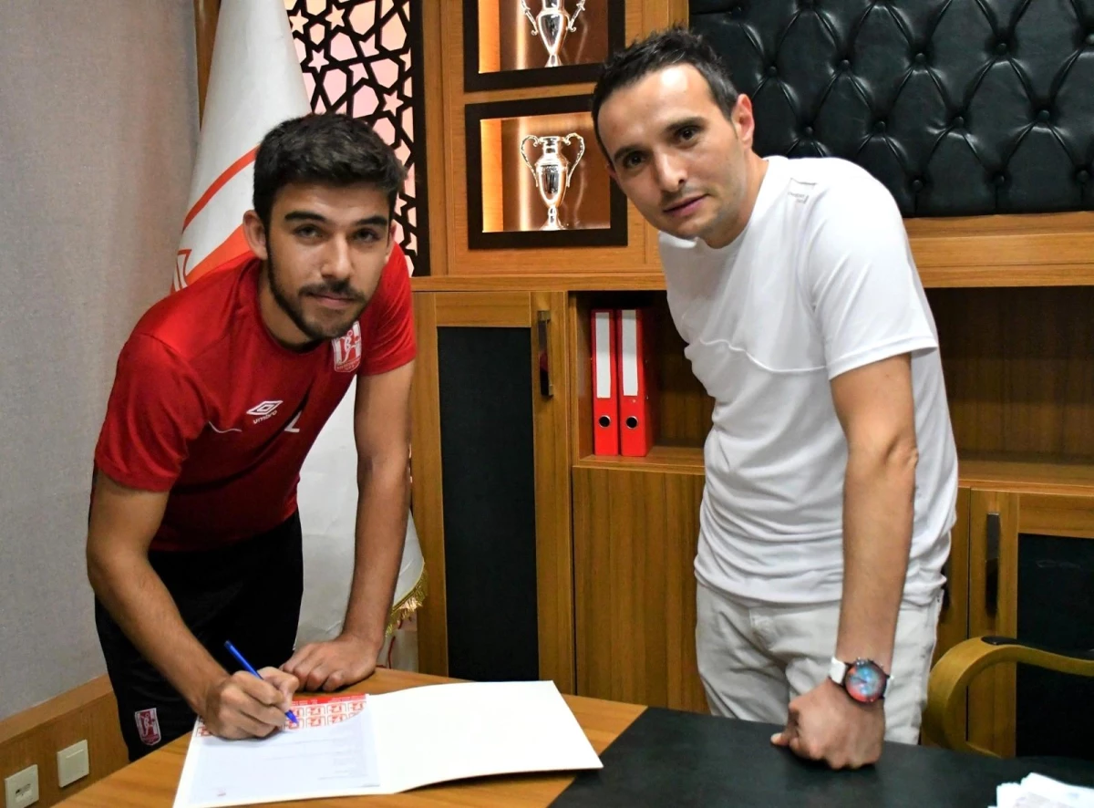 Balıkesirspor\'da imzalar devam ediyor