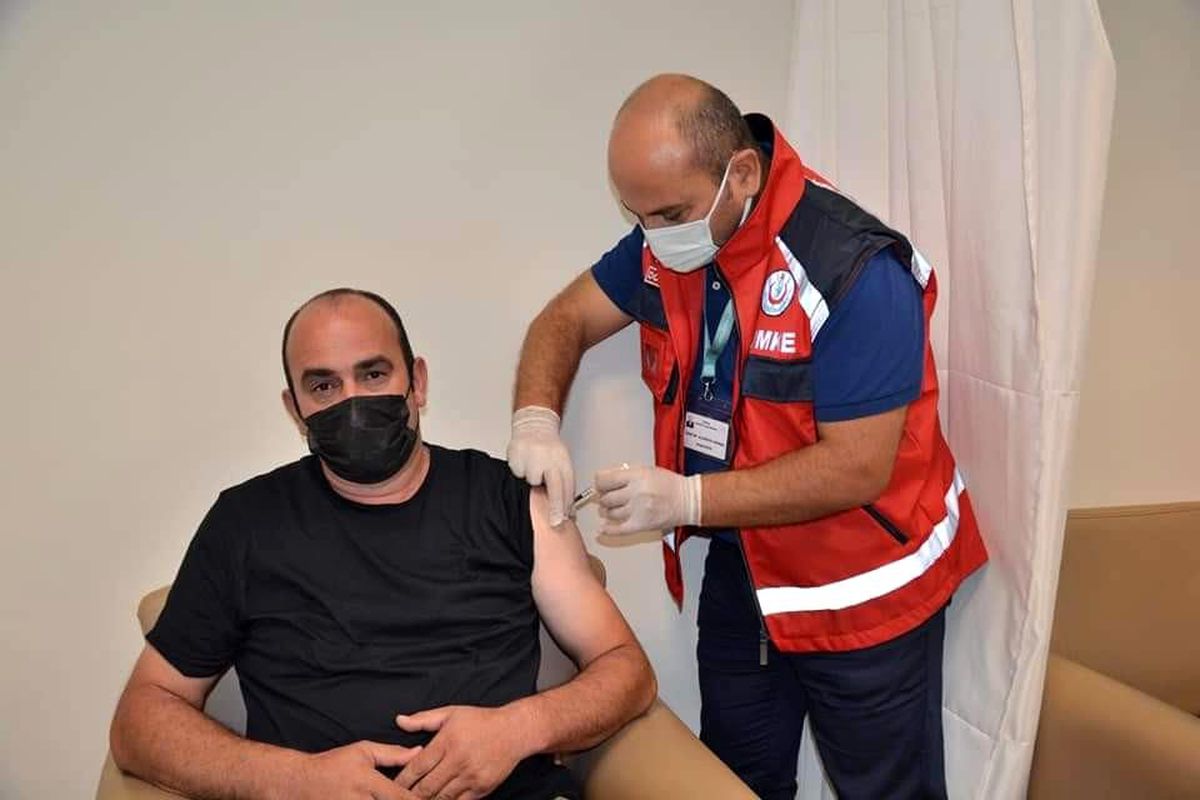 Başhekim Domaç 25 kişinin aşısını kendisi yaptı