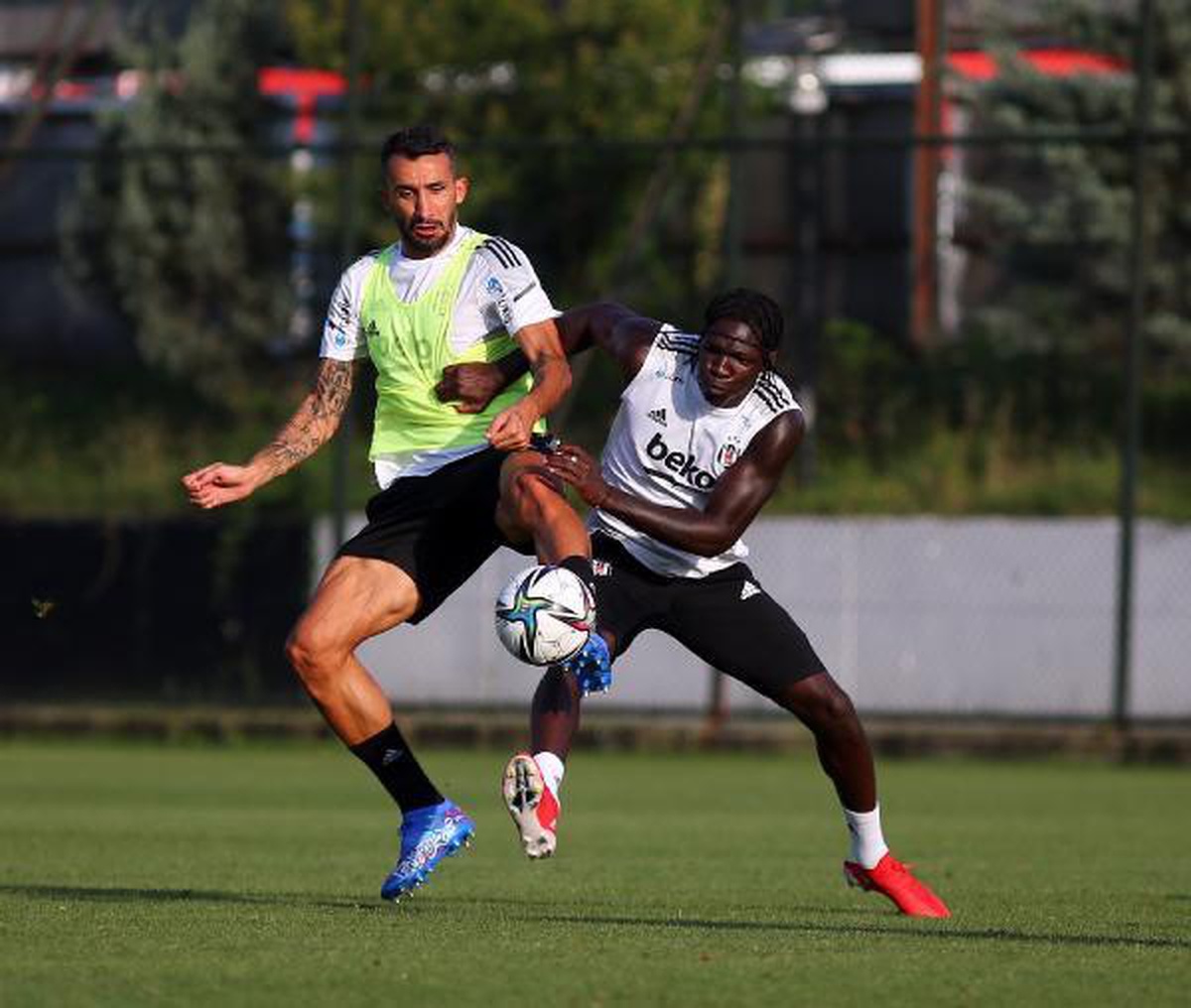 Beşiktaş, kondisyon ve taktik çalıştı