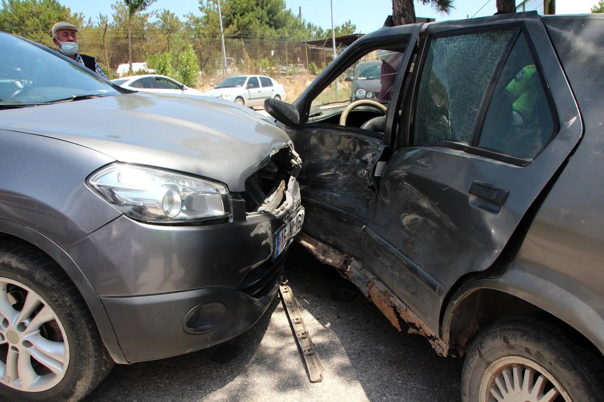 Bilecik\'te meydana gelen trafik kazasında 2 kişi yaralandı