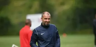 Son dakika: Bursaspor Teknik Direktörü Mustafa Er: Minimum 8 transfer yapacağız