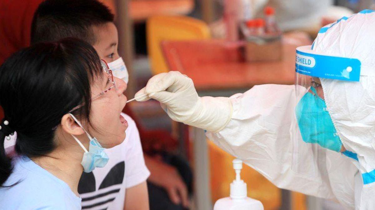 Çin\'de 13 kentte yeni Covid vakaları ortaya çıktı, Japonya\'da vaka artışları nedeniyle olağanüstü hal uygulaması genişletiliyor