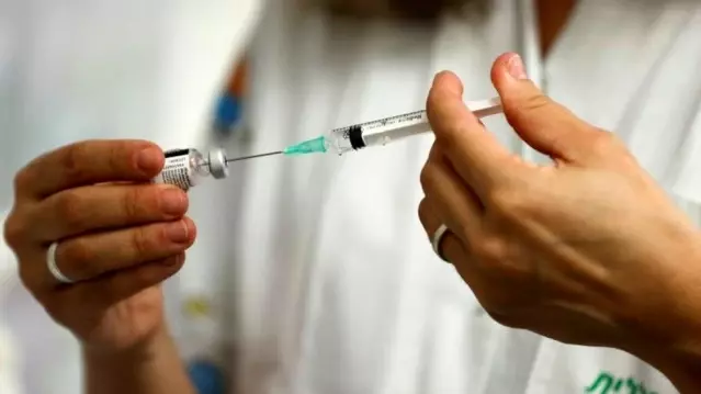 Covid aşısı: İsrail, 60 yaş üstüne 3. dozlara başlıyor Covid aşısı: İsrail, 60 yaş üstüne 3. dozlara başlıyor