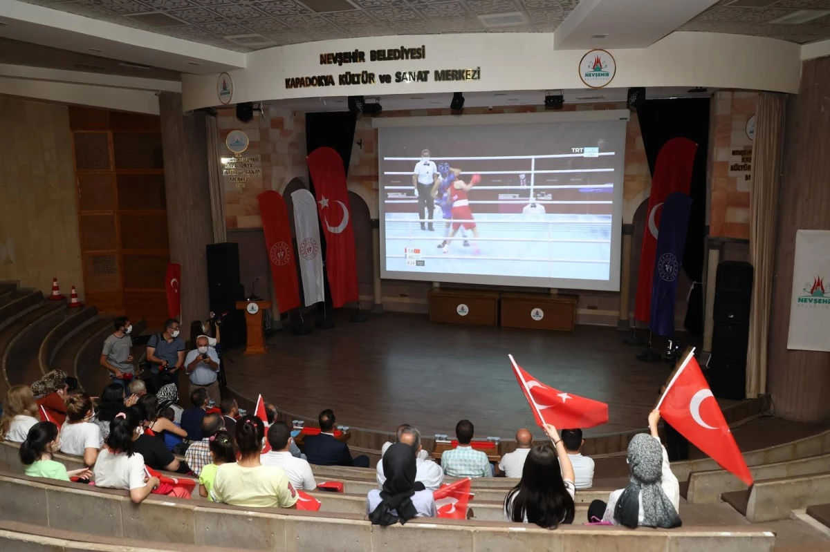 Esra Yıldız\'ın başarısı, Nevşehir\'de sevinçle karşılandı