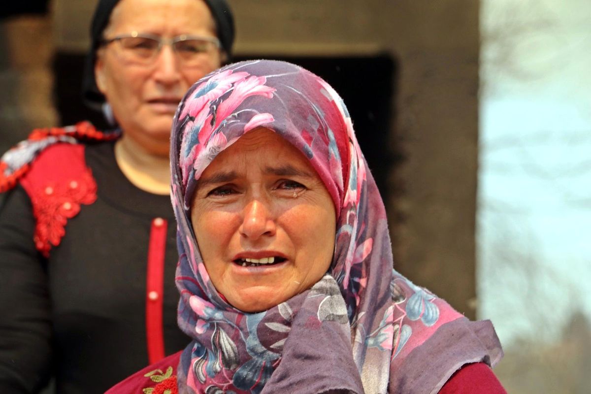 Evlerine gelip küle döndüğünü görünce gözyaşlarına boğuldular