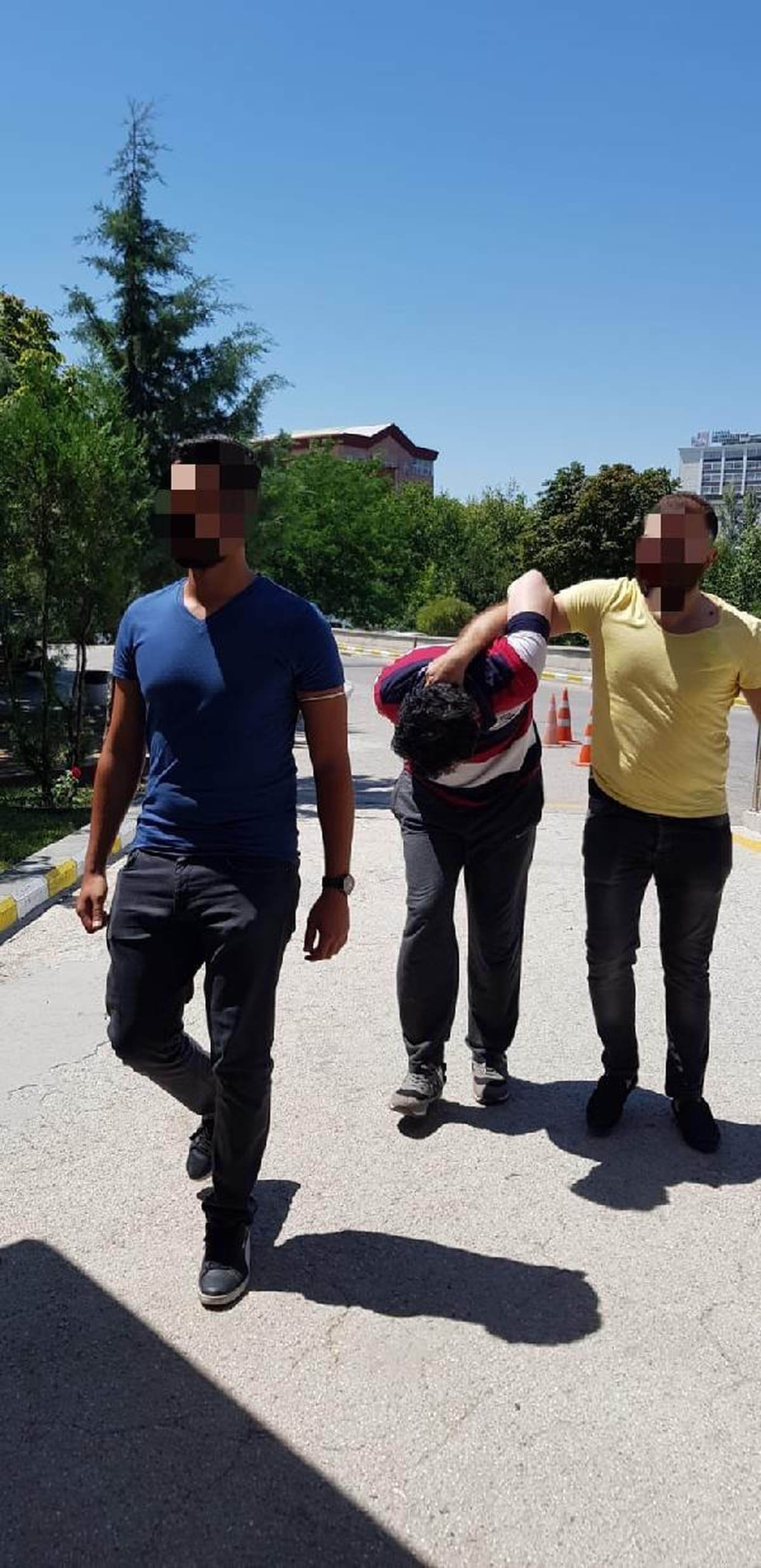 FETÖ\'nün \'emniyet mahrem imamı\' tutuklandı, eşi adli kontrolle serbest