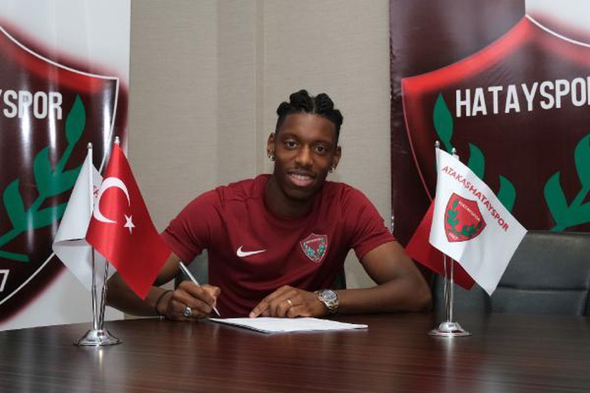 Hatayspor, Dylan Saint-Louis\'i renklerine bağladı