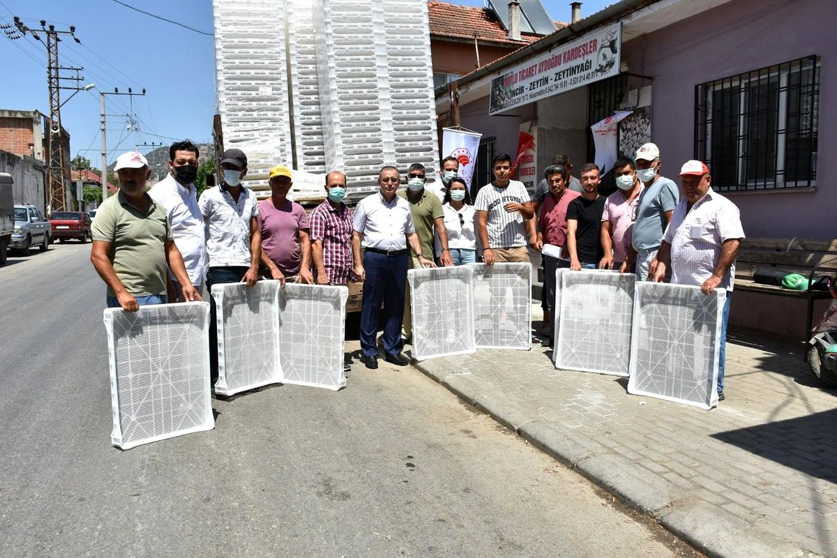 İncir üreticilerine 12 bin adet incir kurutma kereveti dağıtıldı