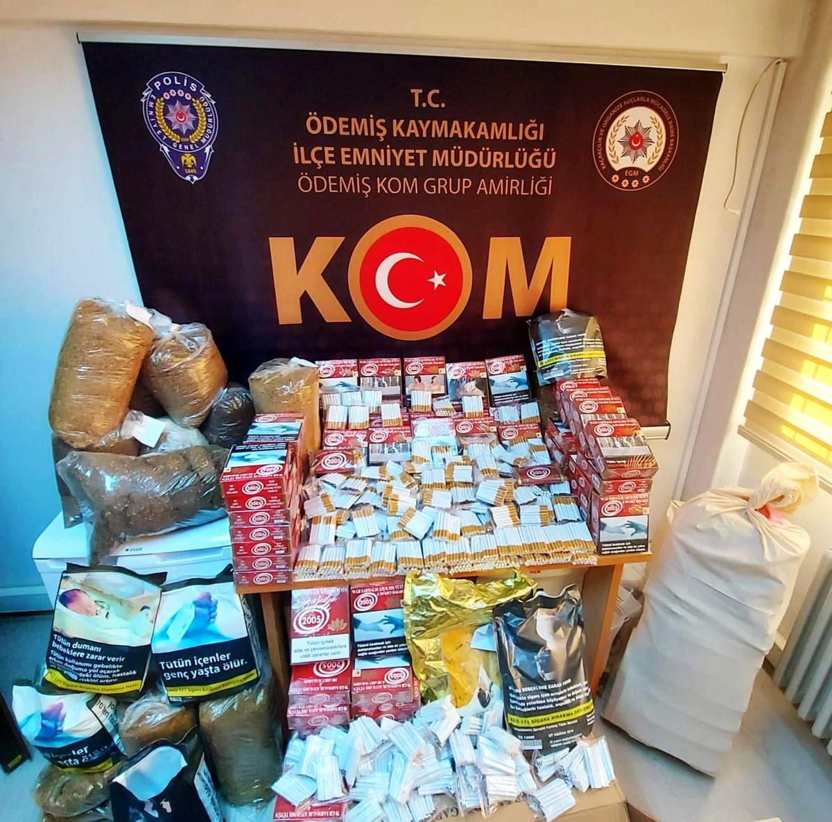 Son dakika haberleri | İzmir\'de kaçak tütün operasyonu: 2 gözaltı