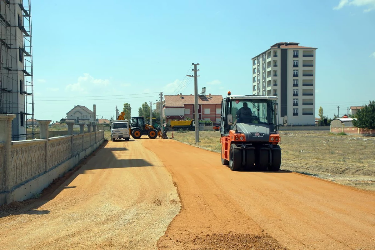 Karaman Belediyesi Yenişehir Mahallesi\'nde yoğun çalışma yürütüyor