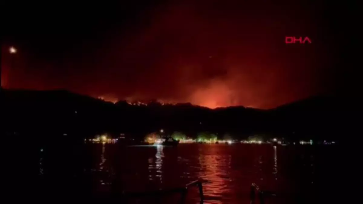 Son dakika haberleri! Marmaris\'te orman yangını; alevler yerleşim yerine 100 metre kadar yaklaştı, 1 ölü YANGIN SÜRÜYOR, ALEVLER GECEYİ AYDINTIYOR