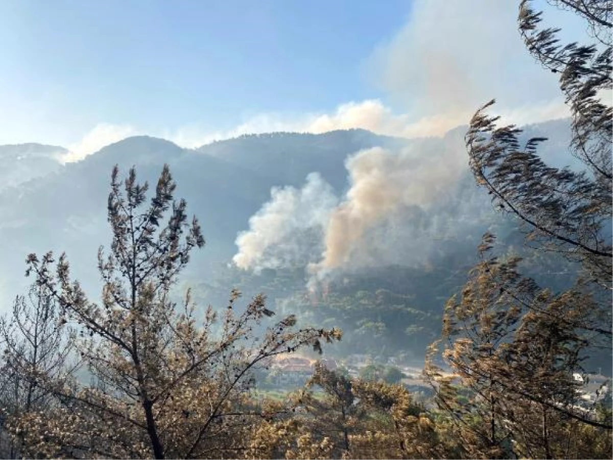 Son dakika haberi... Marmaris\'te orman yangını; alevler yerleşim yerine 100 metre kadar yaklaştı, 1 ölü