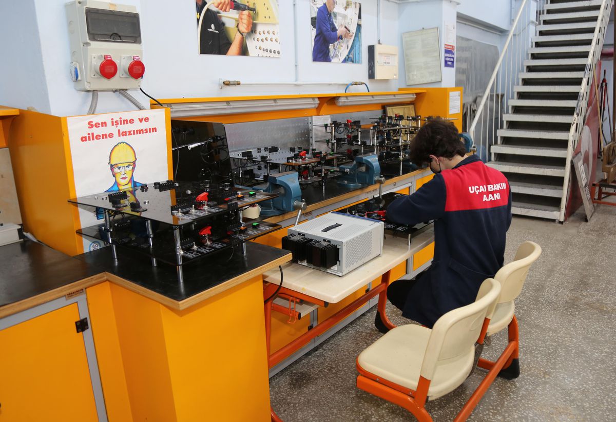 Mesleki ve teknik liselerin uçak bakım alanlarında kullanılmak üzere simülatör üretilecek