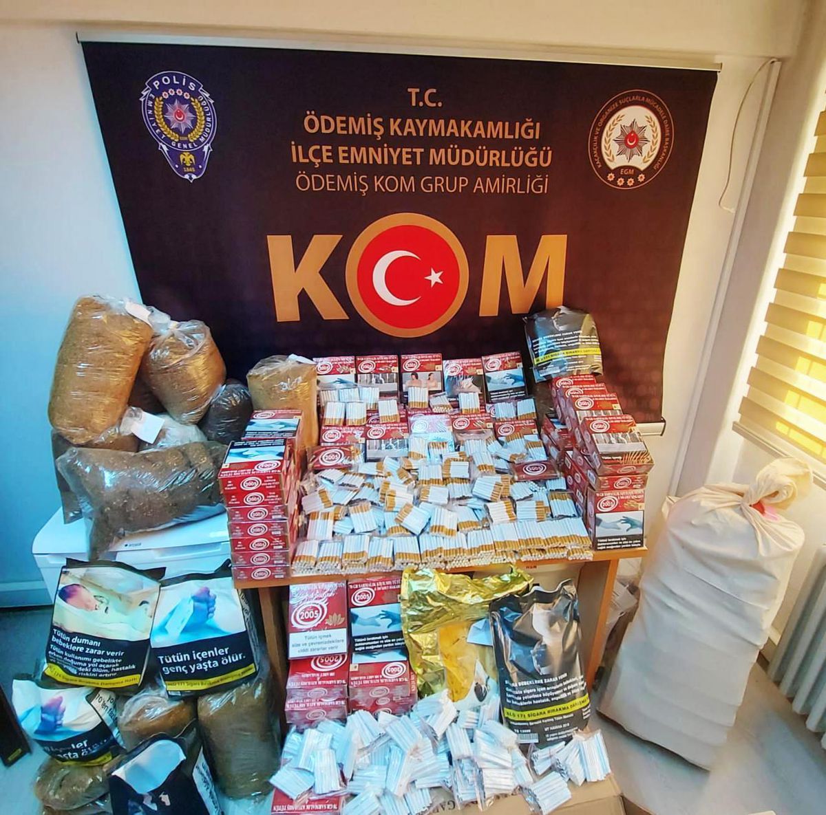 Ödemiş\'teki kaçak tütün operasyonunda 2 kişi gözaltına alındı
