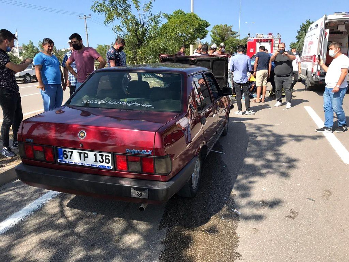 Otomobilin çarptığı motosiklet sürücüsü yaralandı