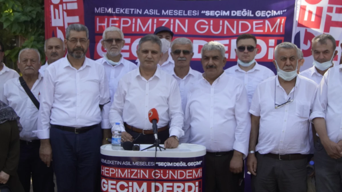 Saadet Partisi İzmir İl Başkanı Mustafa Erduran, Seferihisar\'da vatandaşlarla bir araya geldi