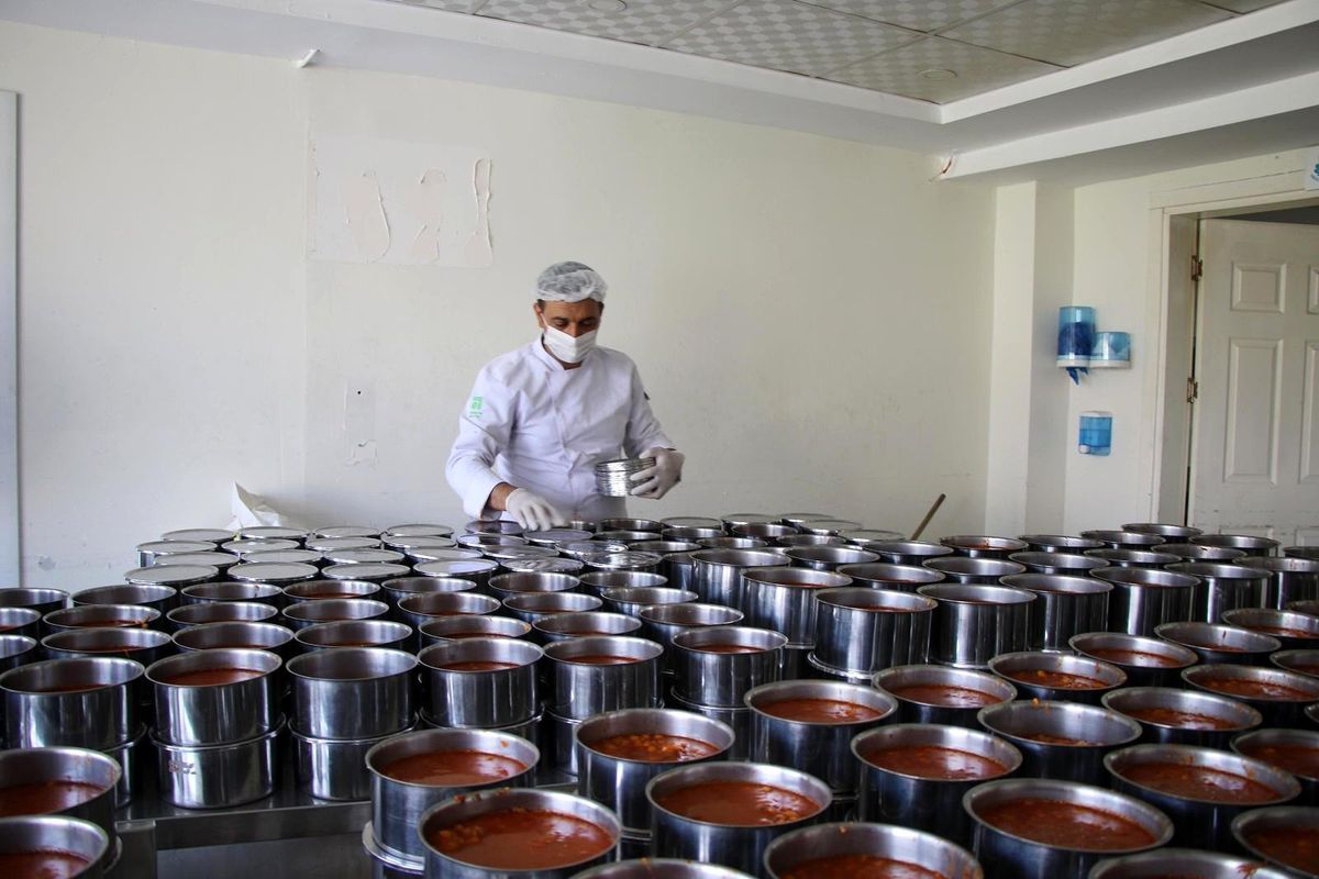 Şanlıurfa\'da her gün 706 aileye sıcak yemek dağıtılıyor