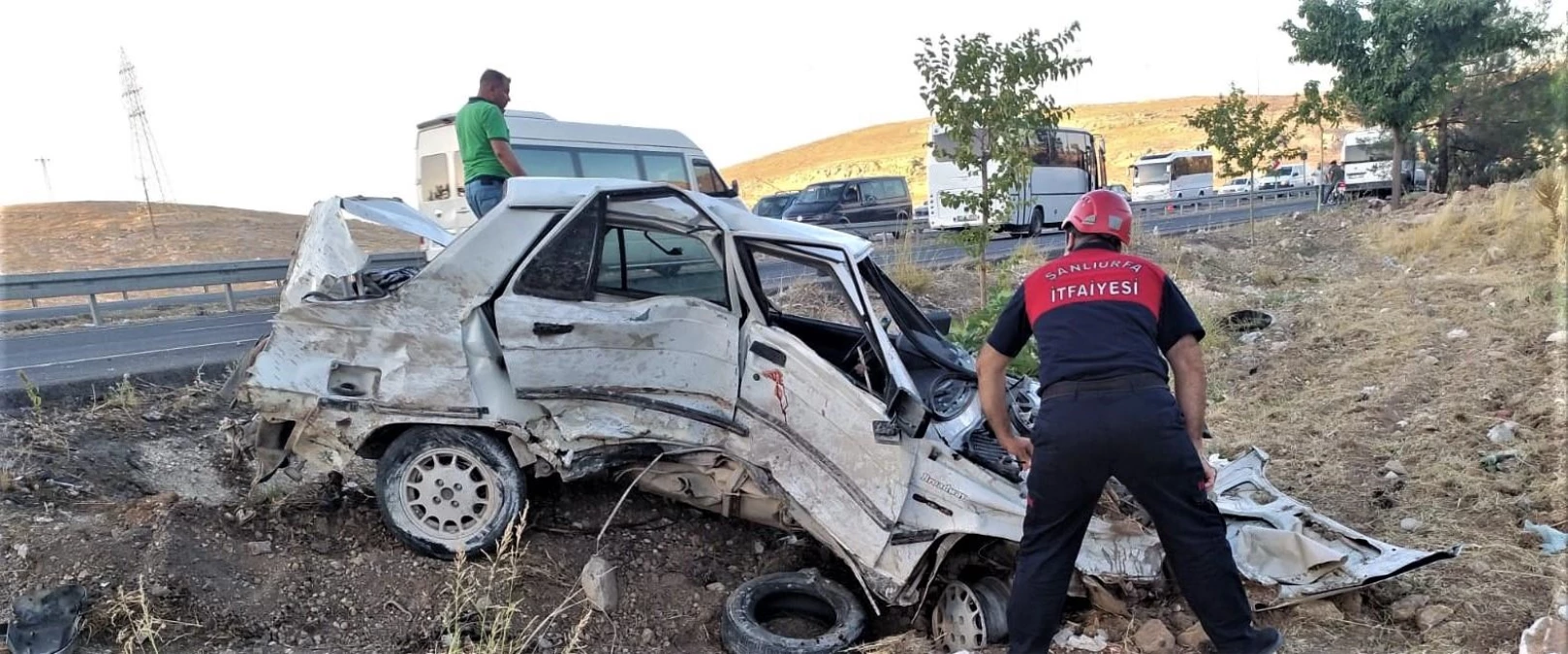 ŞANLIURFA - Otomobil ile minibüs çarpıştı: 2 yaralı