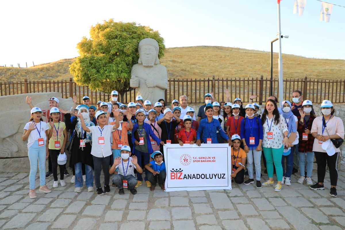Şanlıurfalı öğrenciler UNESCO Dünya Kültür Mirası Listesi\'ndeki Arslantepe Höyüğü\'nü gezdi