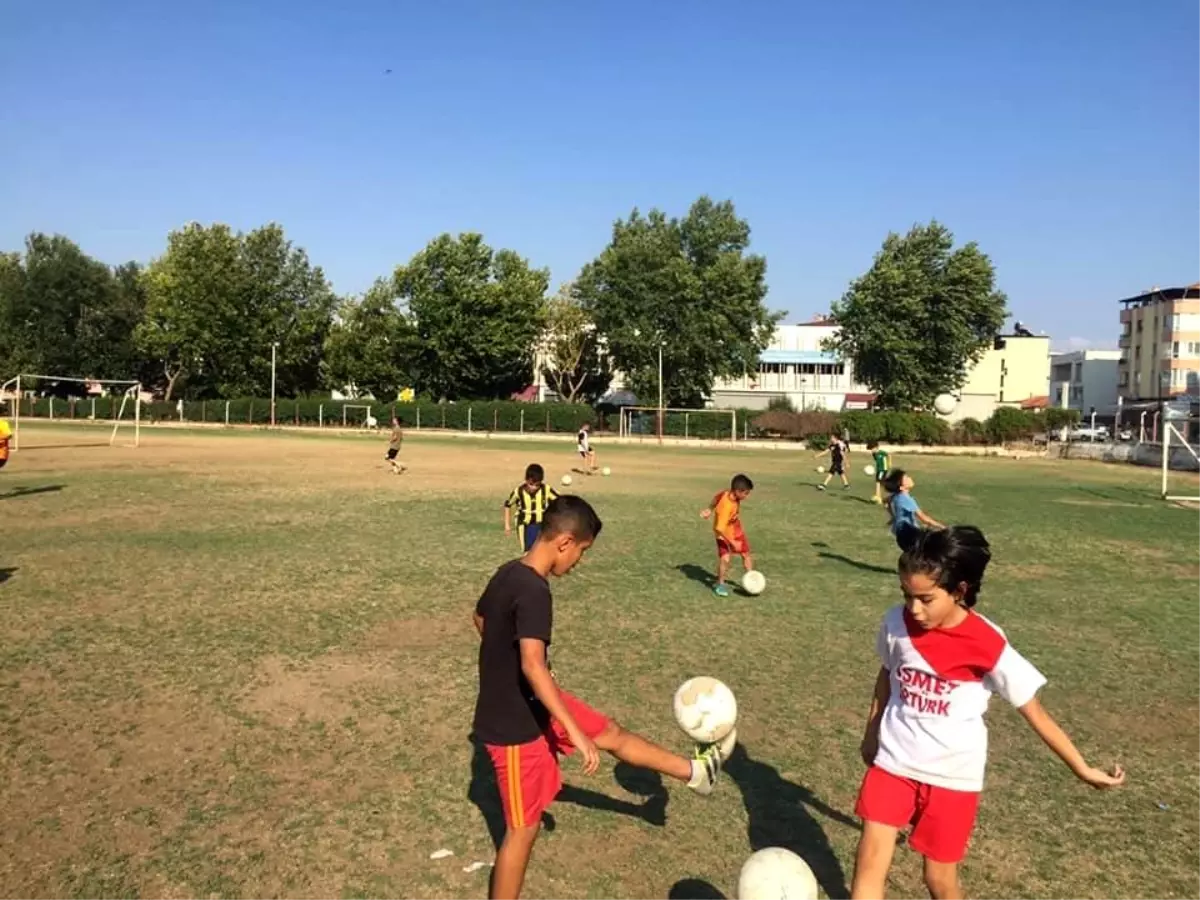 Sarıgöl\'de yaz voleybol ve futbol kursları açıldı
