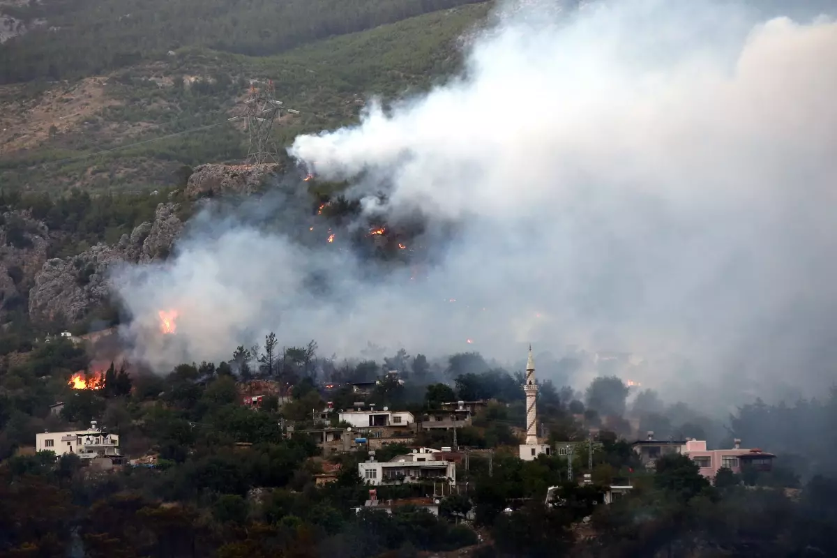 Silifke\'deki orman yangınına müdahale sürüyor