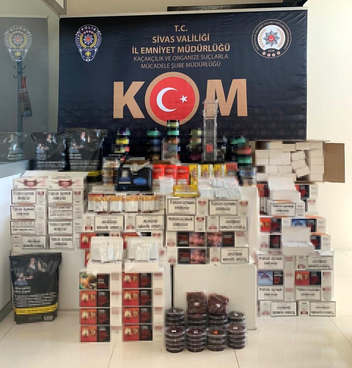 Sivas\'ta kaçakçılık operasyonu: 102 bin 600 adet makaron ele geçirildi