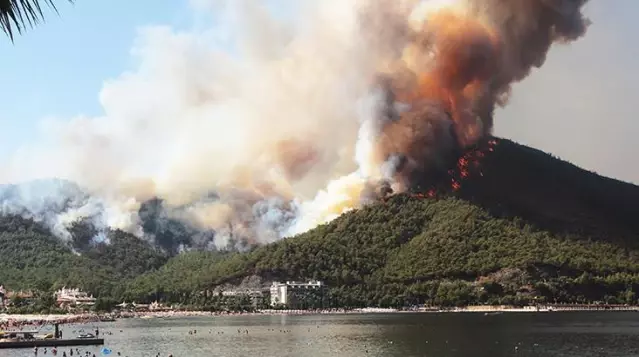 Soma'daki yangın kontrol altına alındı! 20 noktada ekiplerin mücadelesi devam ediyor Soma'daki yangın kontrol altına alındı! 20 noktada ekiplerin mücadelesi devam ediyor