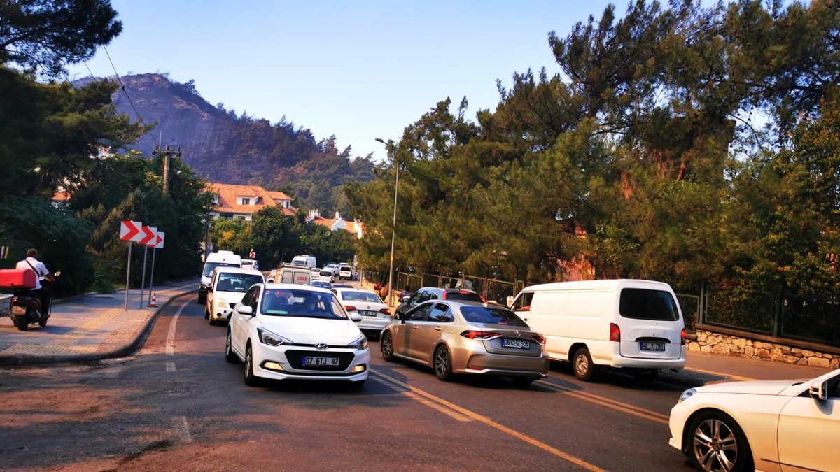 Tatilciler Marmaris\'i terk ederken, tahliyeler de devam ediyor