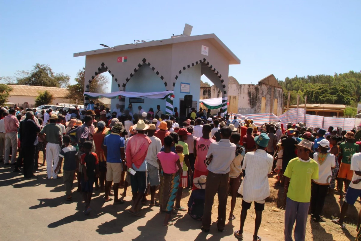 TDV, Madagaskar\'da su kuyusu ve vakıf çeşmesi açtı
