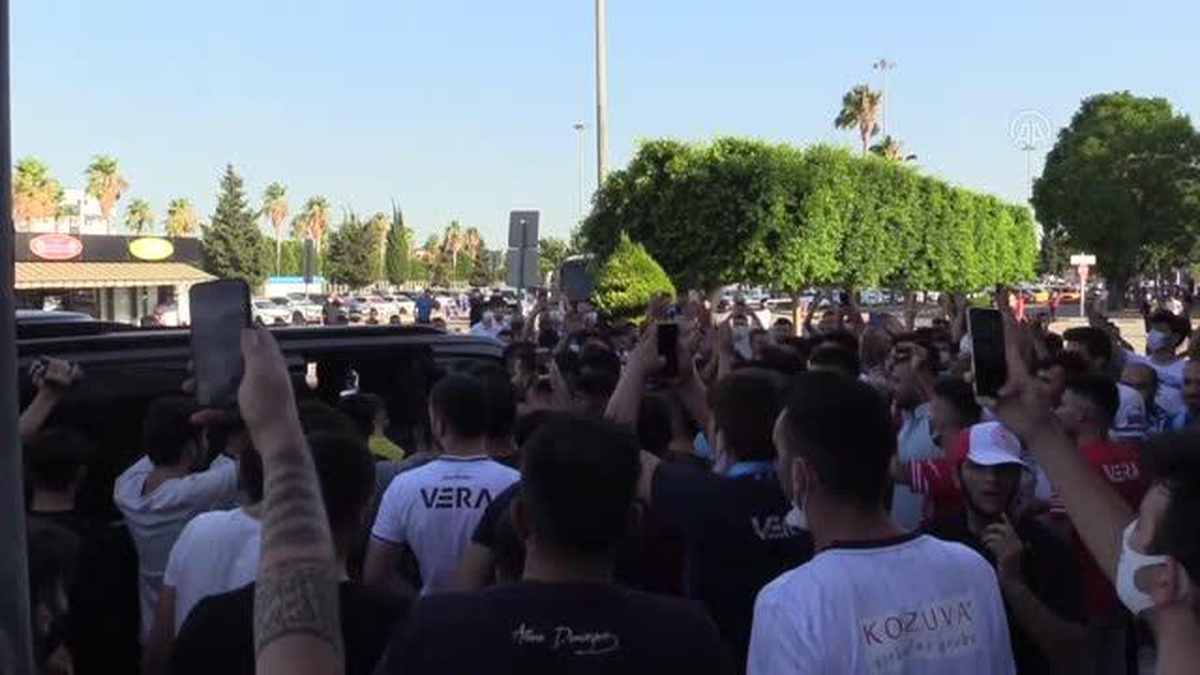 Son dakika haberi! Adana Demirspor\'da yeni transfer Mario Balotelli, Adana\'ya geldi