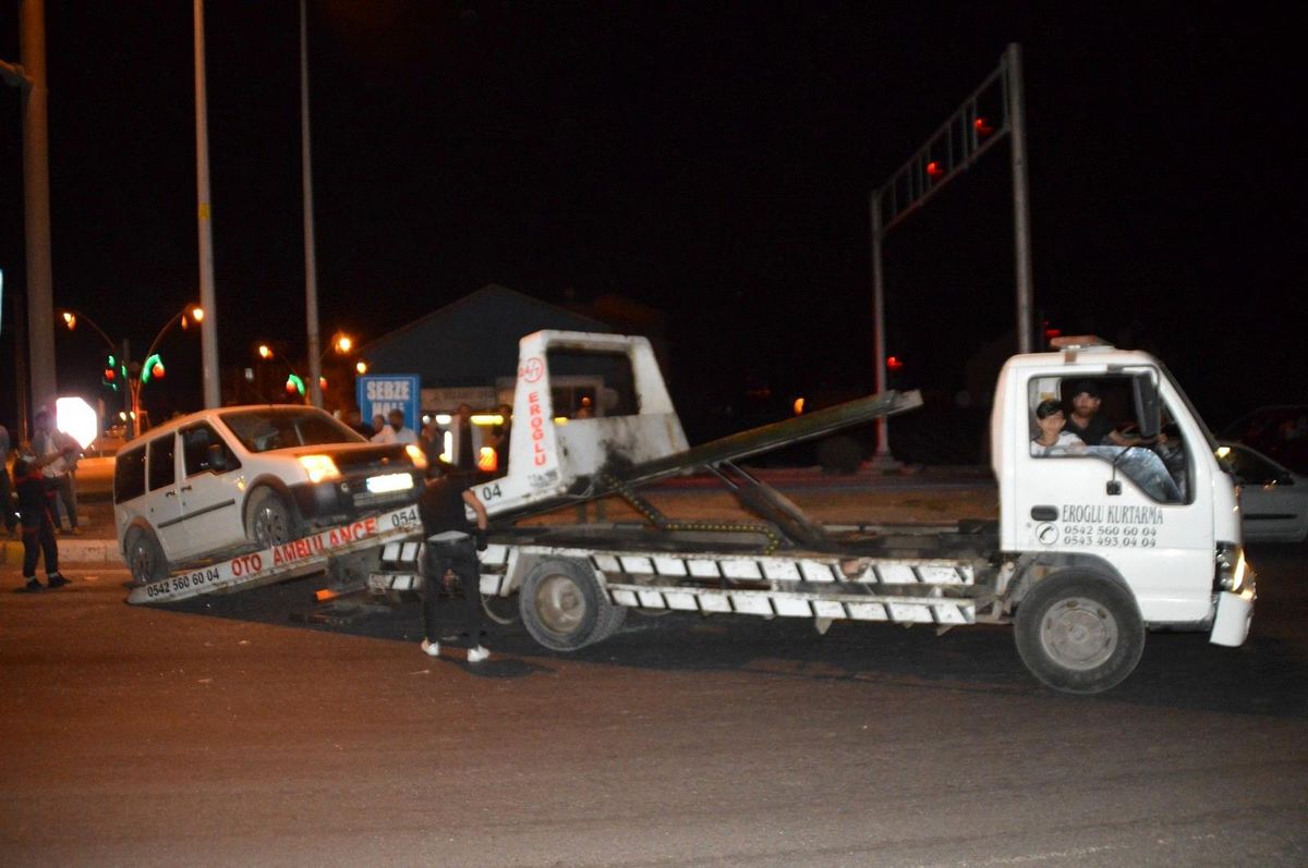 Ağrı\'da trafik kazası: 2 yaralı