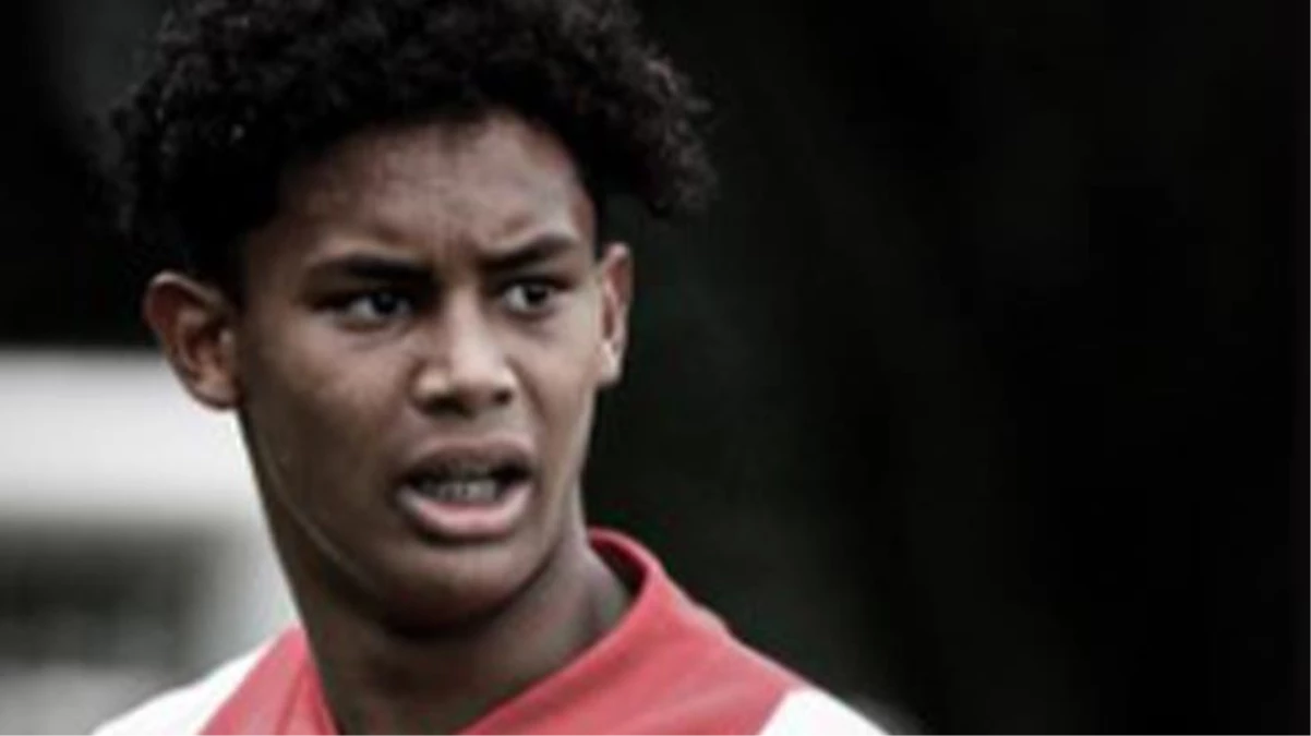 Ajax\'ın futbolcusu Noah Gesser ve ağabeyi feci trafik kazasında hayatını kaybetti