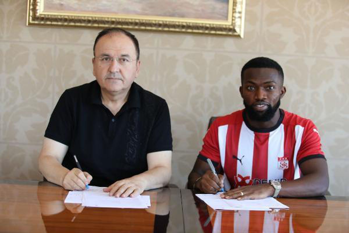 Azubuike Demir Grup Sivasspor\'da