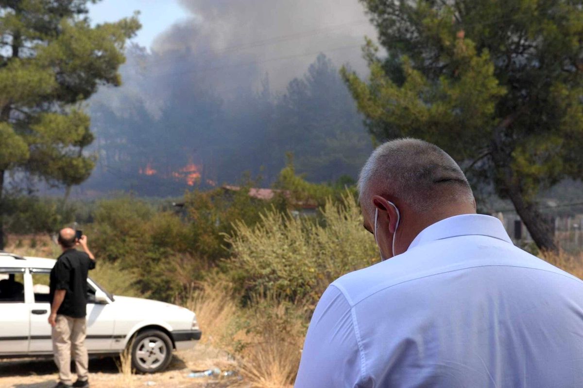 Son dakika haberi: Bakan Ersoy, Marmaris\'te yangın bölgesinde