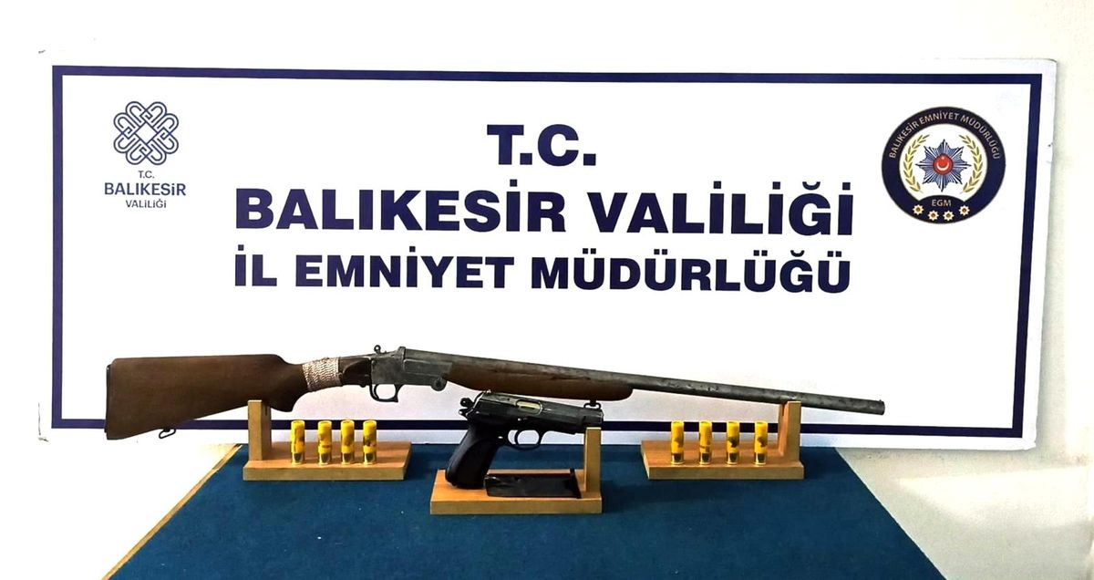 Balıkesir\'de polis 44 aranan şahsı yakaladı