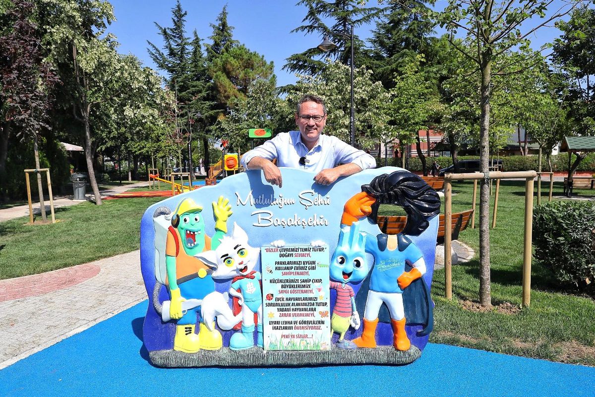 Başakşehir\'de yenilenen Defne Parkı açıldı