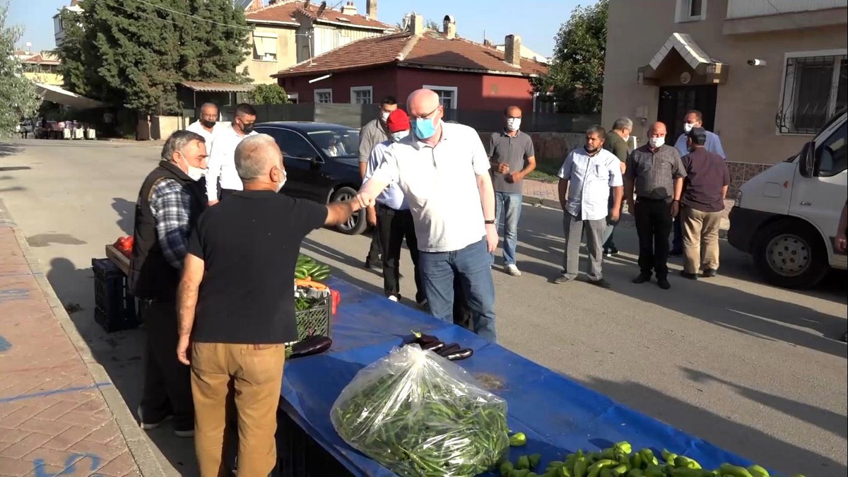 Başkan Kurt 71 Evler Pazar yerini ziyaret etti