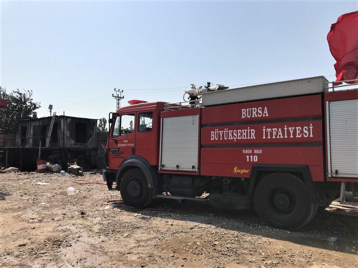 Bursa\'da hurdalıkta çıkan yangın söndürüldü