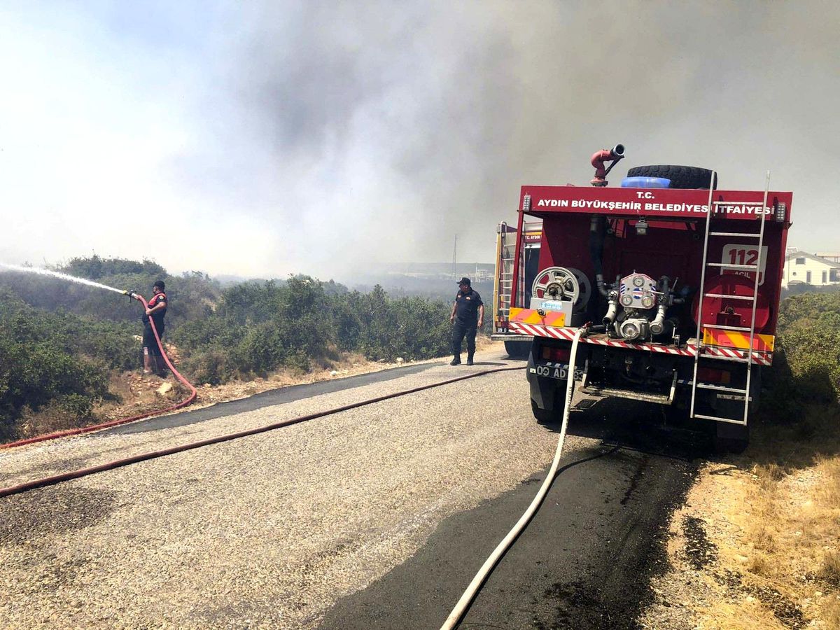 Büyükşehir İtfaiyesi bir günde 57 yangına müdahale etti