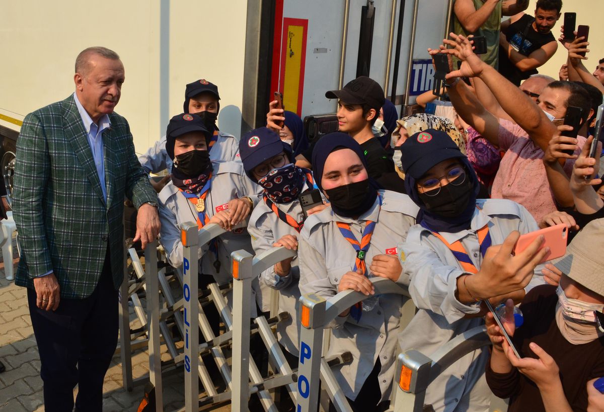 Son dakika haberleri: Cumhurbaşkanı Erdoğan, Manavgat\'ta orman yangınlarıyla ilgili açıklamalarda bulundu: (2)