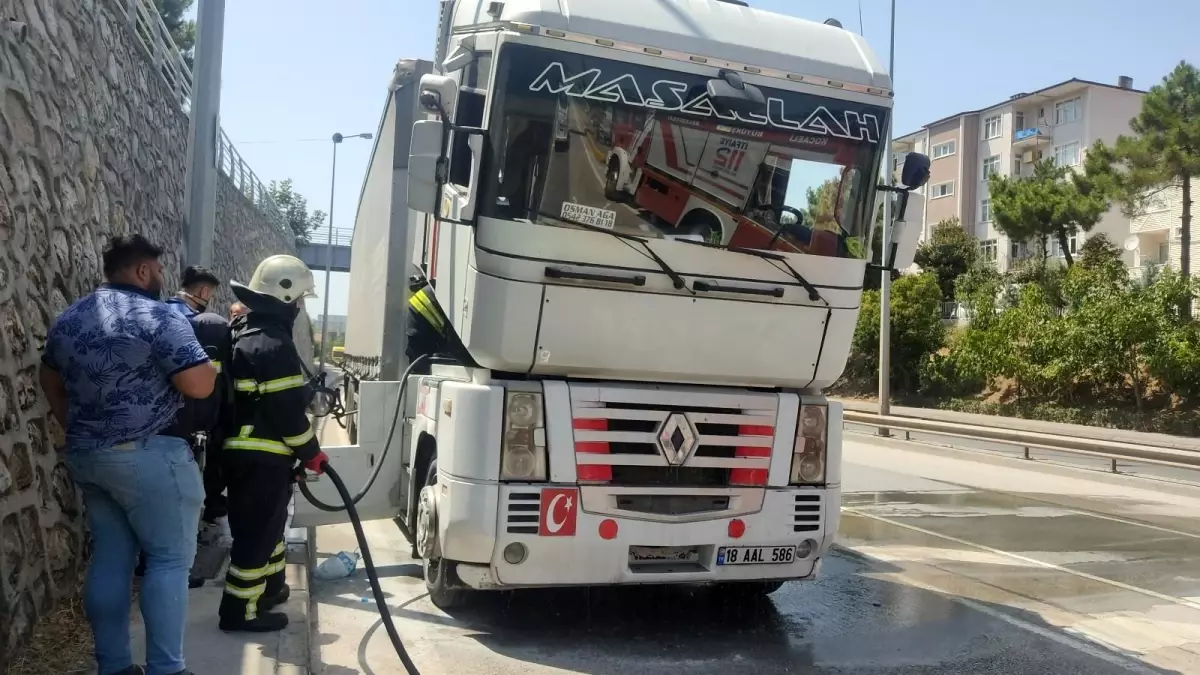 Son dakika haberi: D130 Karayolu\'nda korkutan tır yangını