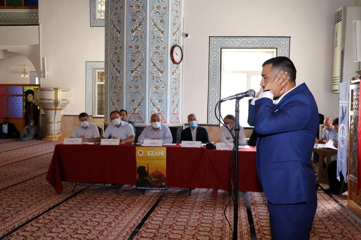 Ezanı en güzel şekilde okumak için yarıştılar