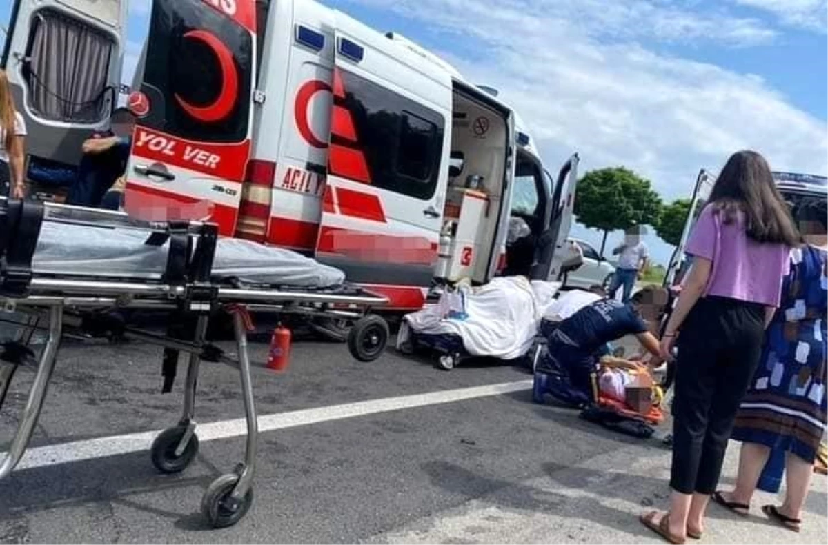 Son dakika: Hasta taşıyan ambulans kaza yaptı: 6 yaralı