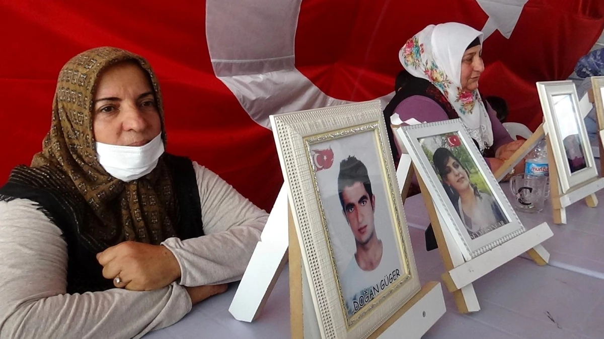 Son dakika haber... HDP önündeki ailelerin evlat nöbeti kararlılıkla sürüyor