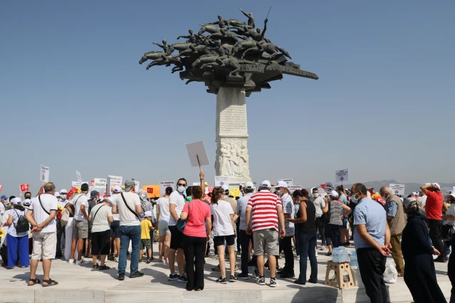 İzmir'de bazı depremzedeler emsal artışı talebiyle eylem yaptı