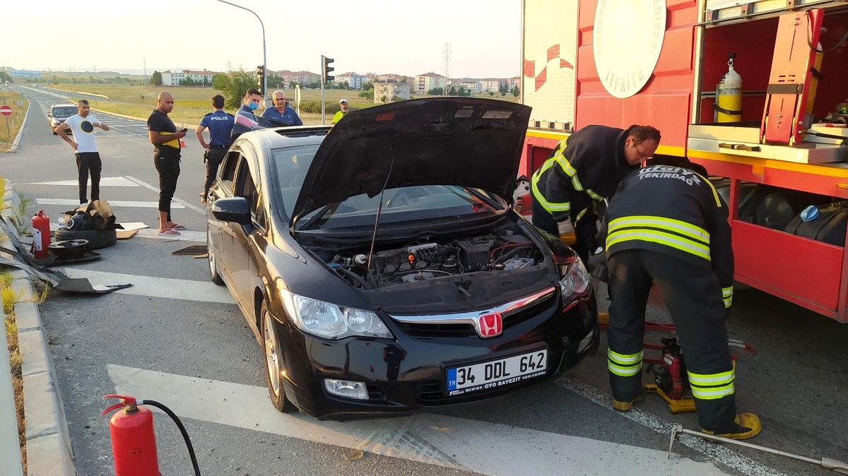Kamyon otomobile çarptı: 3 yaralı