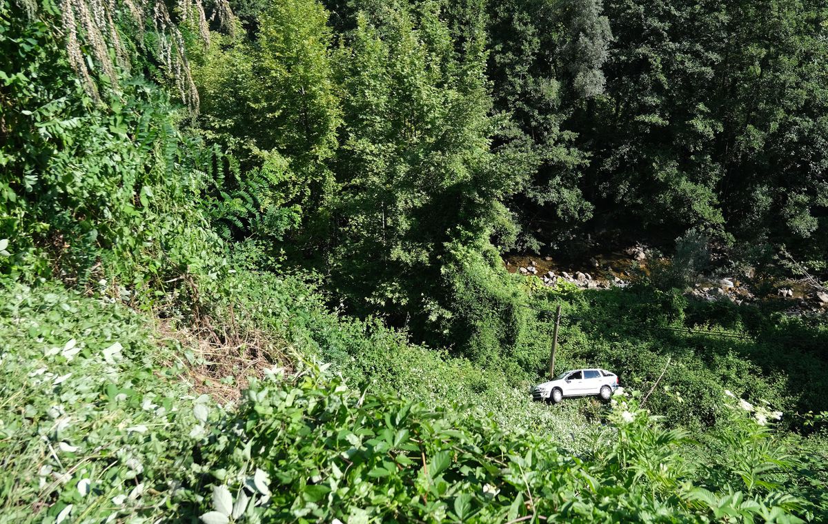 Kastamonu\'da çaya devrilen otomobiln sürücüsü yaralandı