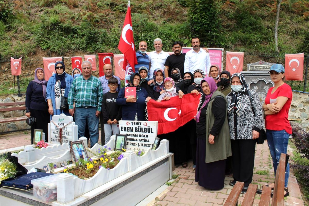 Kırşehirli Şehit Aileleri, Şehit Eren Bülbül\'ün kabrini ziyaret etti
