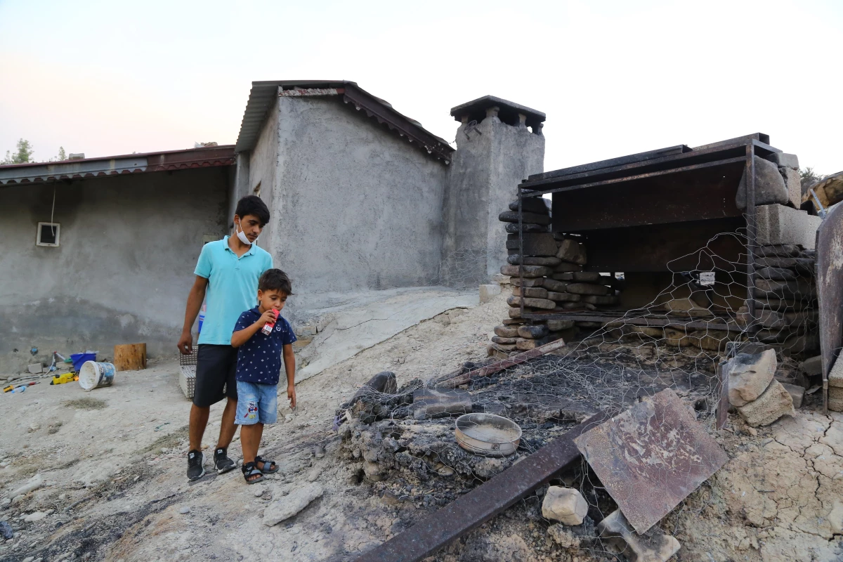 Son dakika gündem: Manavgat\'taki yangında evi kullanılamaz hale gelen aile yaşadıklarını anlattı